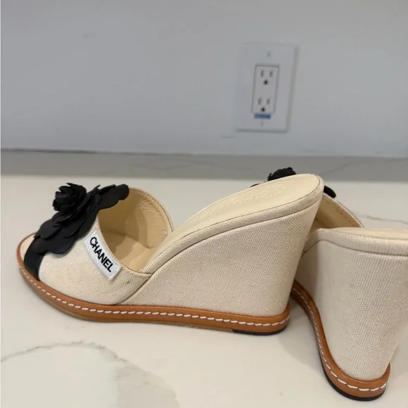 CHANEL Black Floral Women's Slides - Picture 10 of 15